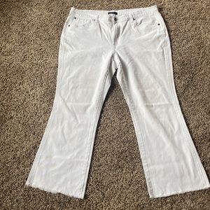 Venus white jeans, size 16x25, cropped Capri, raw hem, fair condition